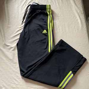 Size small flared Adidas sweatpants! Brand new and never got to wearing it.